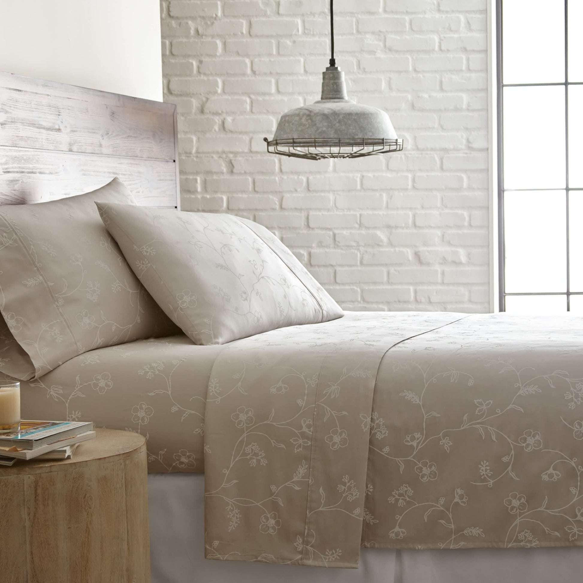 Sand / White-