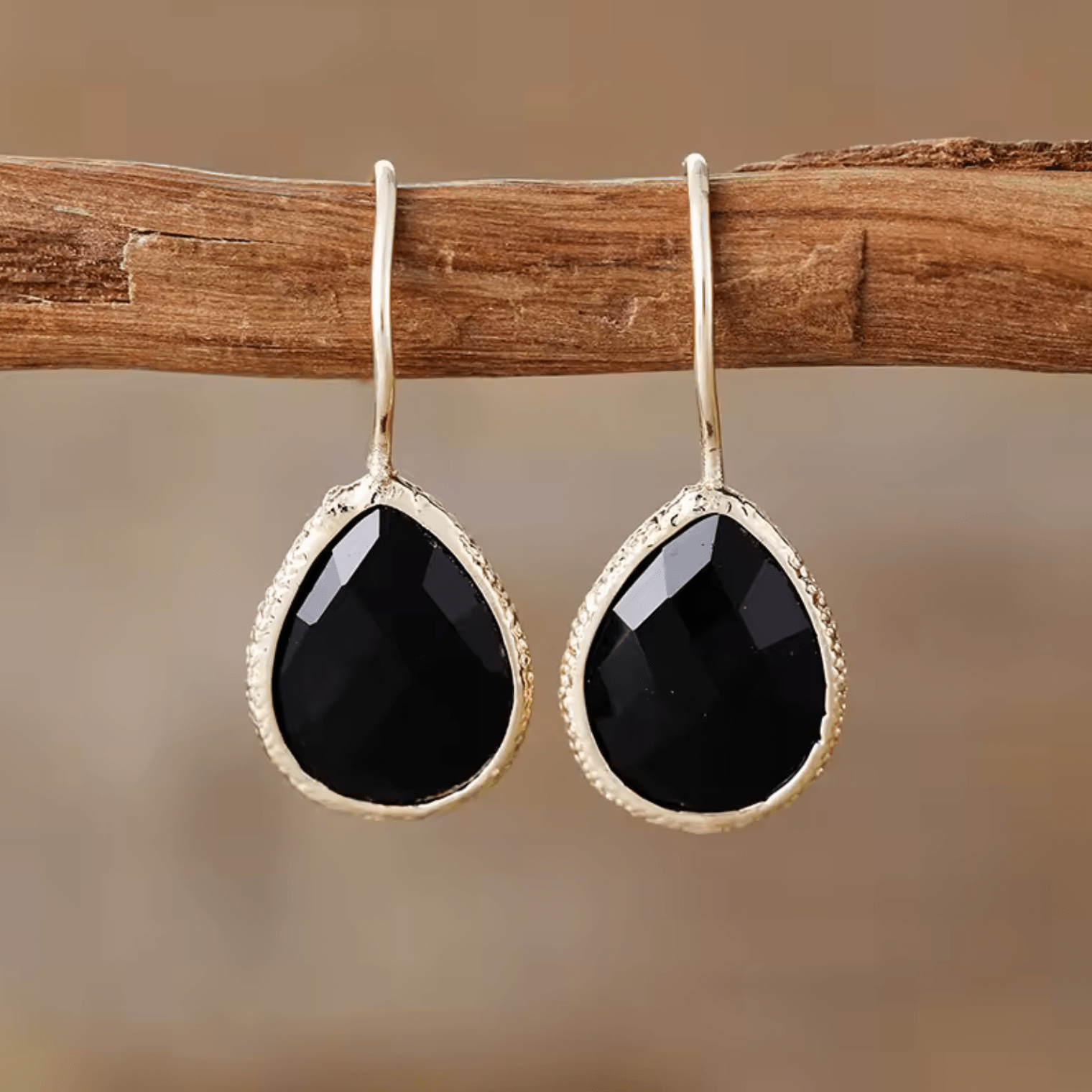 Black / Goldtone-