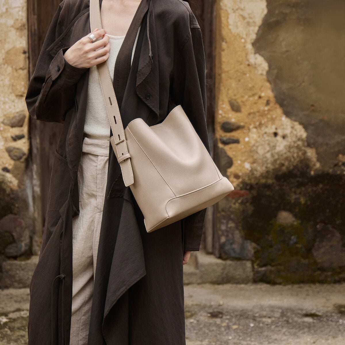 Taupe-