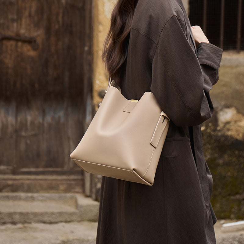 Taupe-