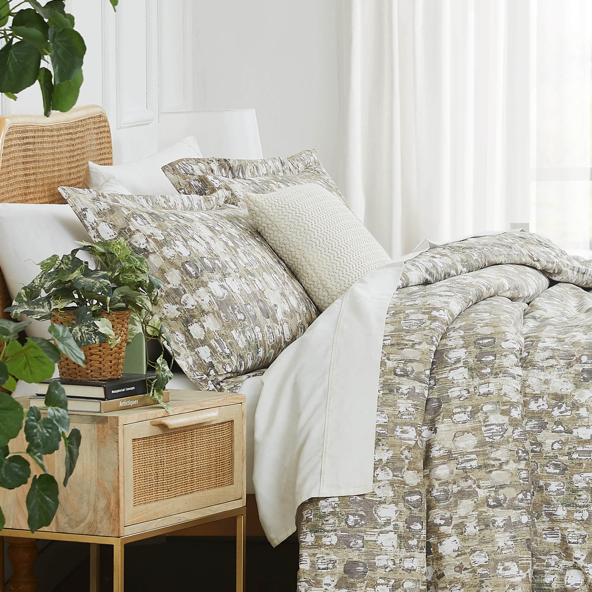 Taupe-