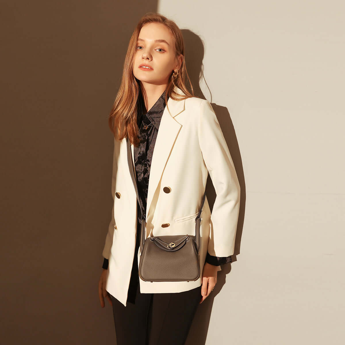 Taupe-