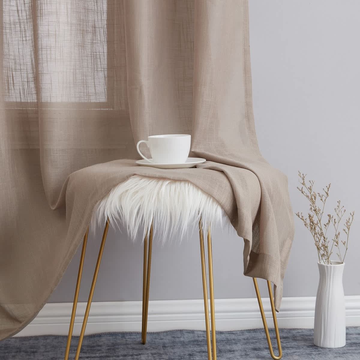 Taupe-