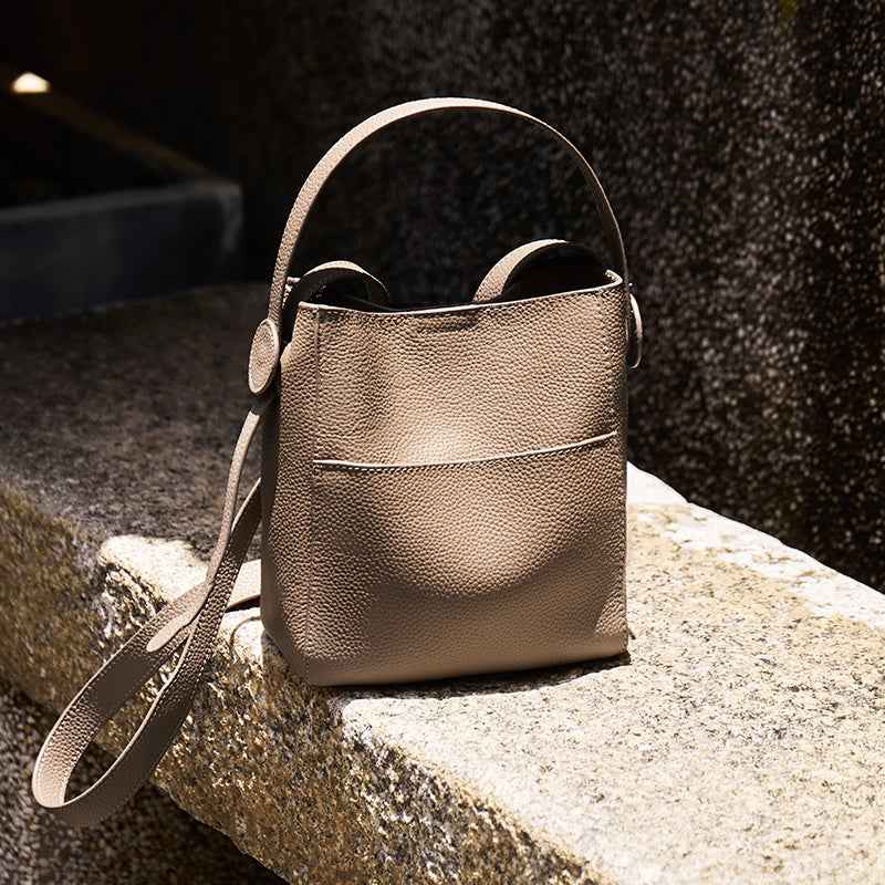 Taupe-