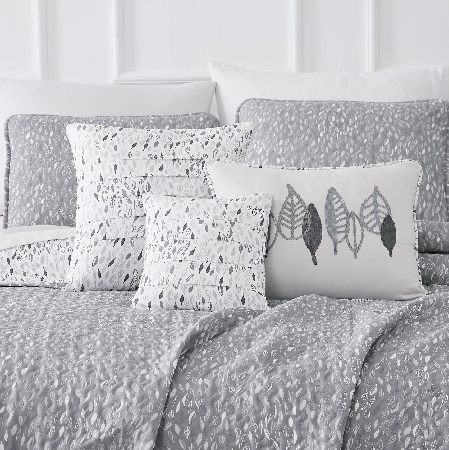 Botanical leaves Grey-