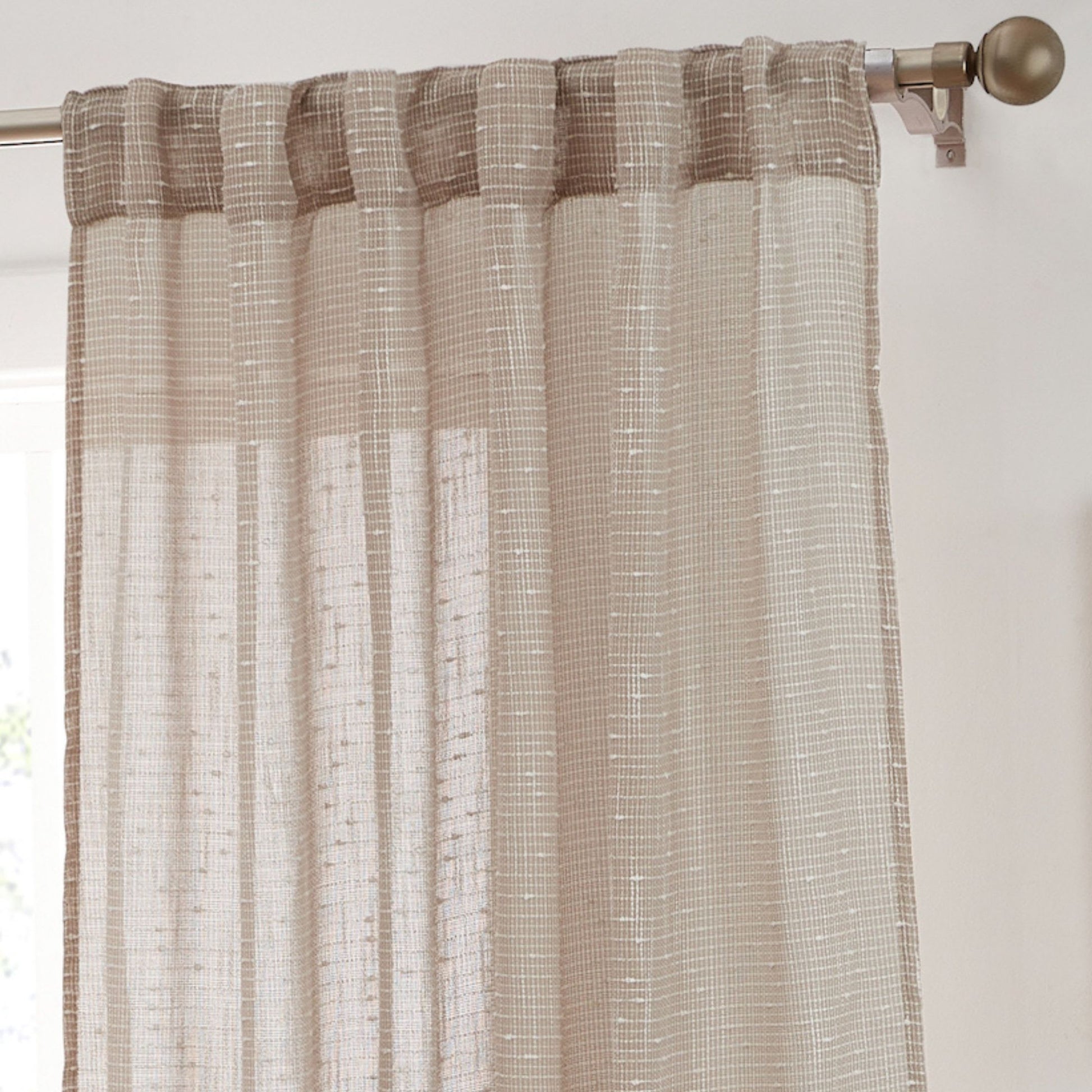 Taupe-
