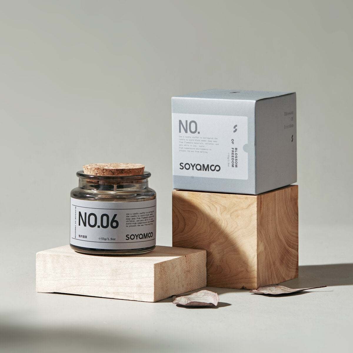 SOYAMOO Teakwood Tobacco Apothecary Glass Jar Candle