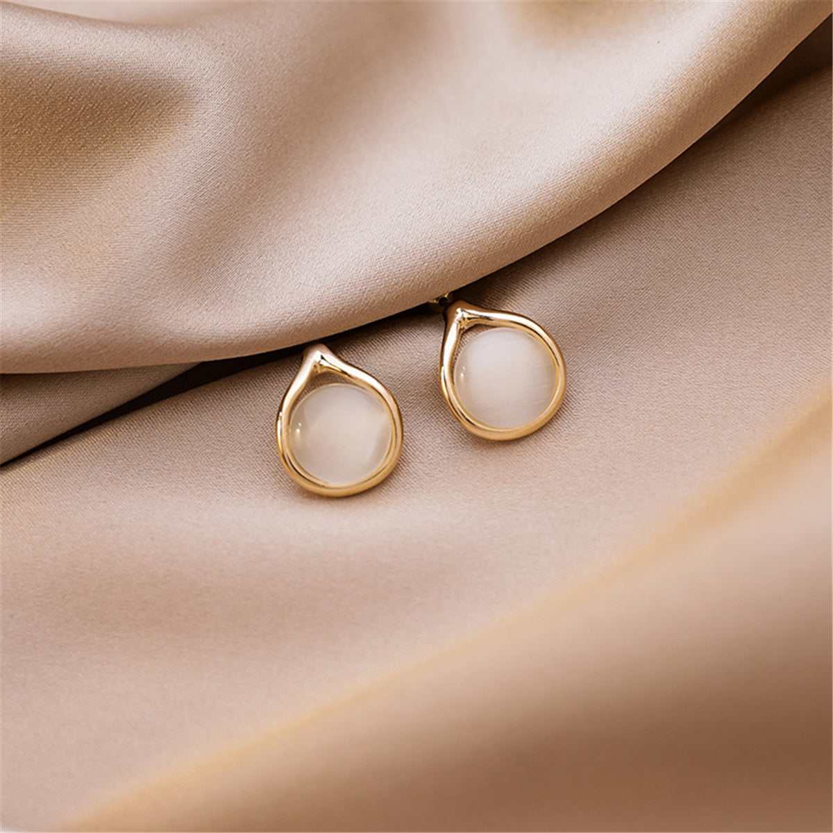 Goldtone & Peach Cats Eye Stud Earrings