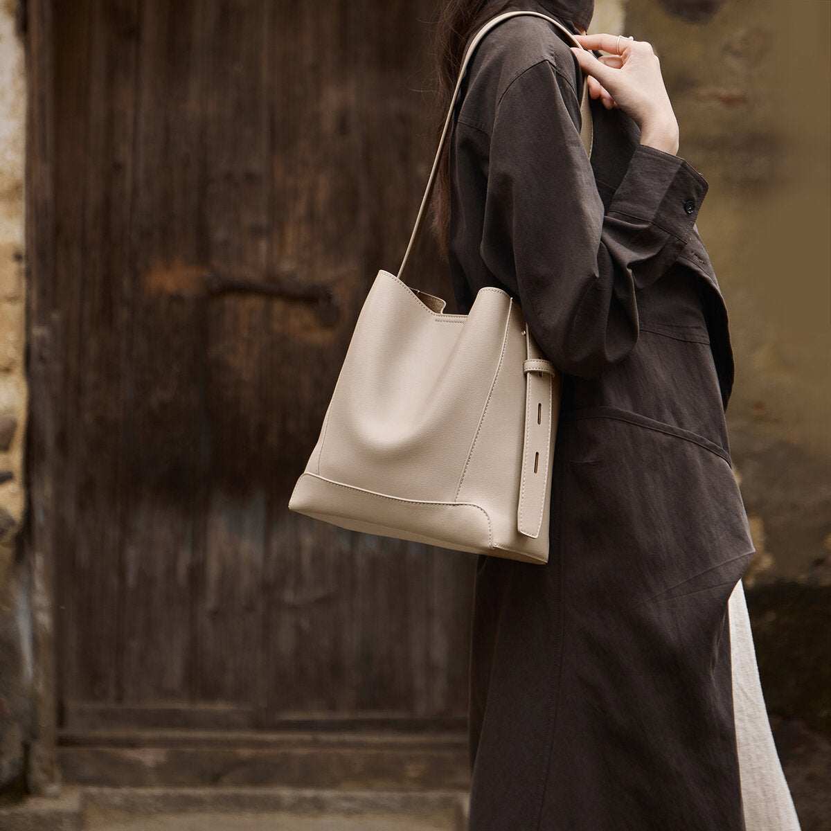 Taupe-