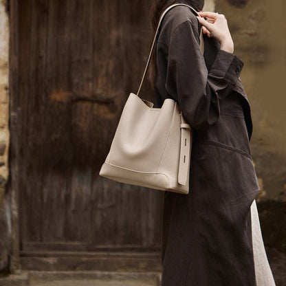Taupe-