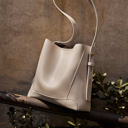 Taupe-