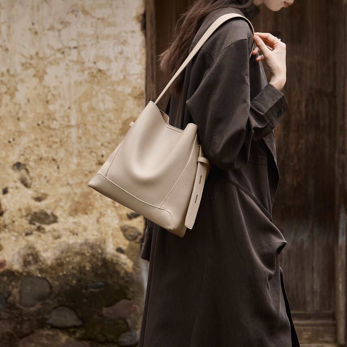 Taupe-