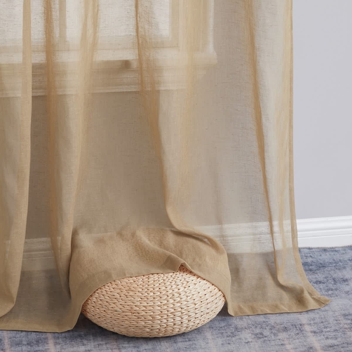 Taupe-