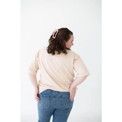 The Mom Tee in Shifting Sand