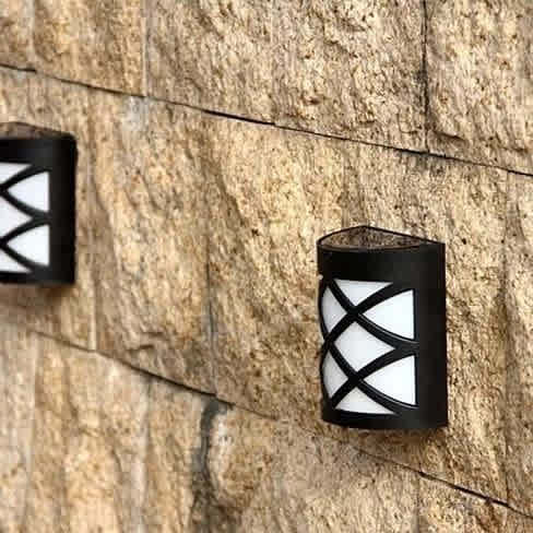 Vista Spotlight Solar Wall Light in Lattice Design - Black