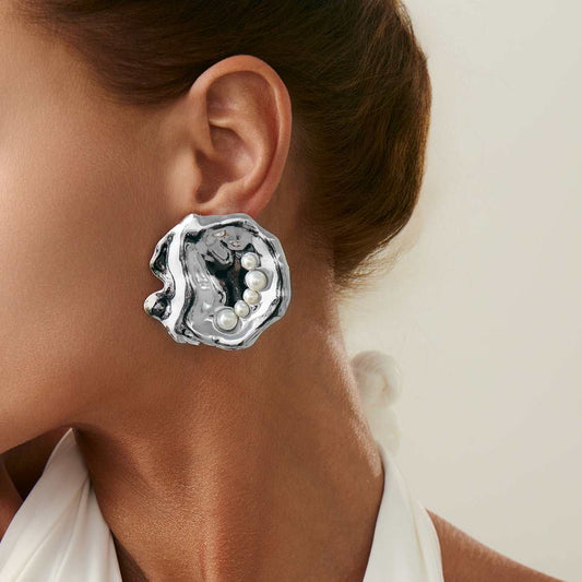 Pearl & Silvertone Wrinkled Round Stud Earring