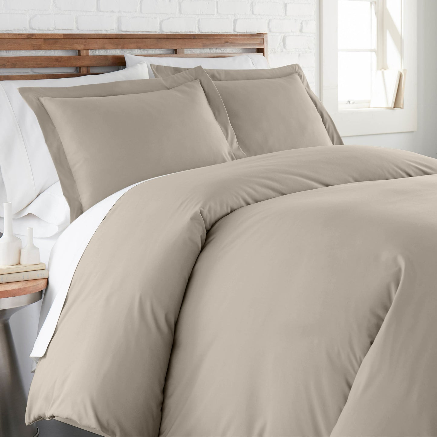 Taupe-