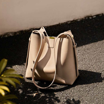 Taupe-