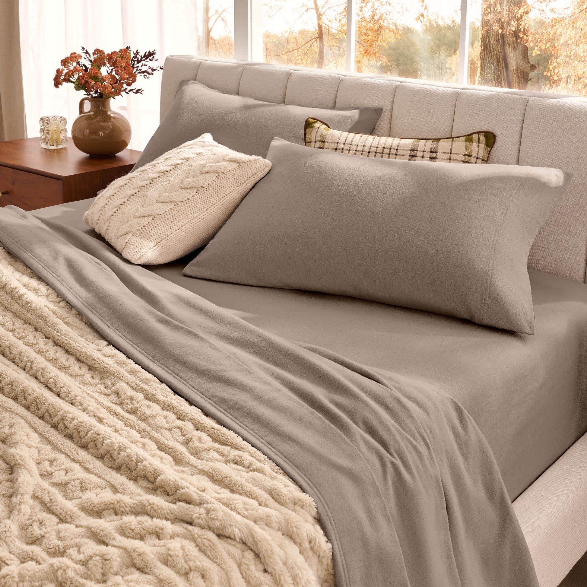 Taupe-
