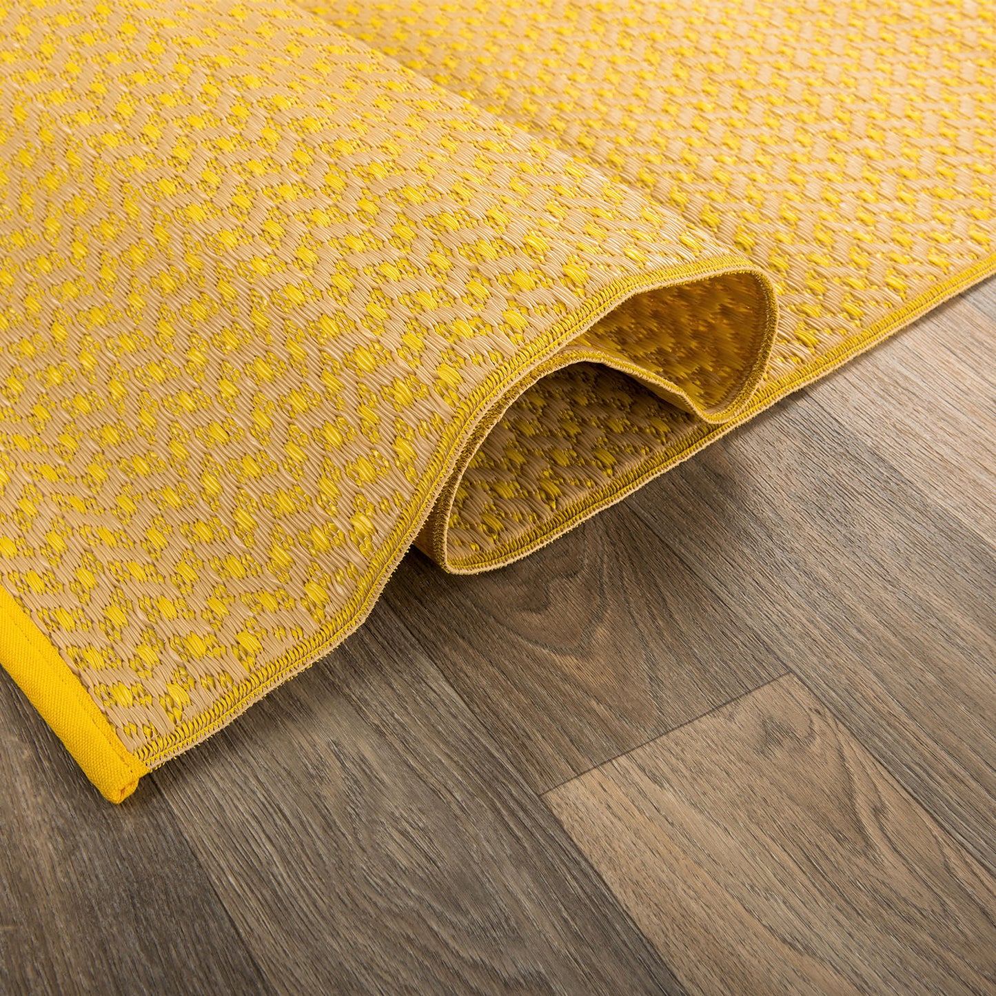 YELLOW-