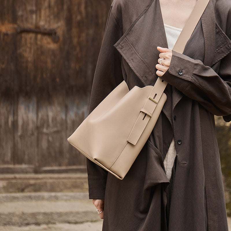 Taupe-