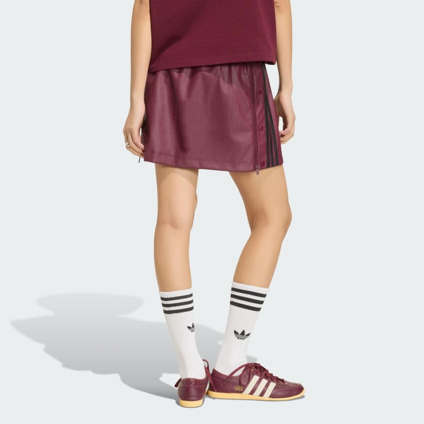 Maroon / Black-
