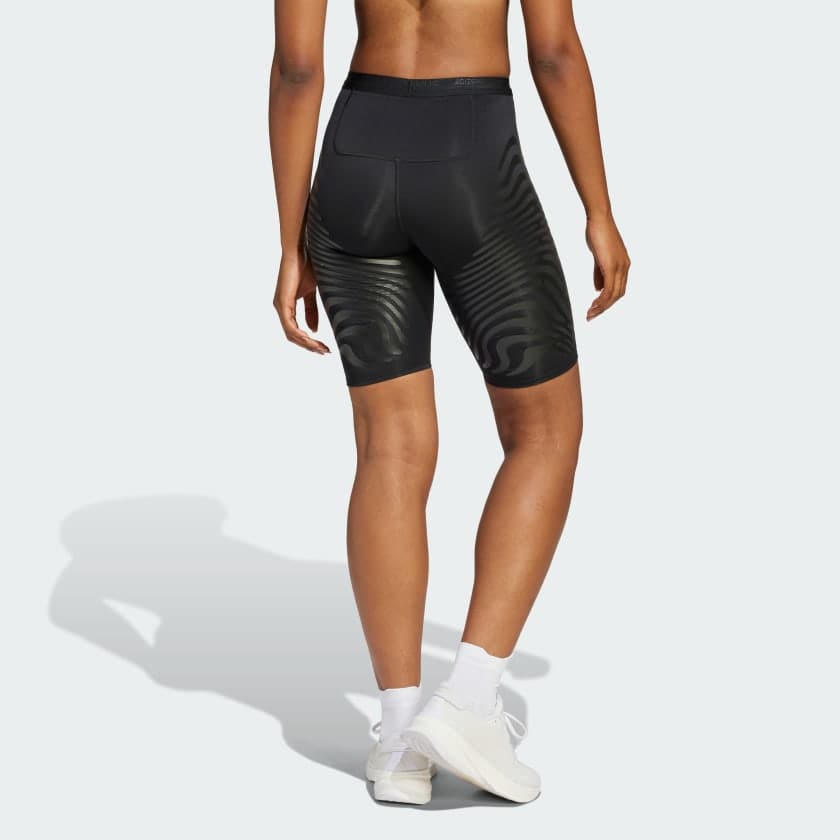 Black / Black-