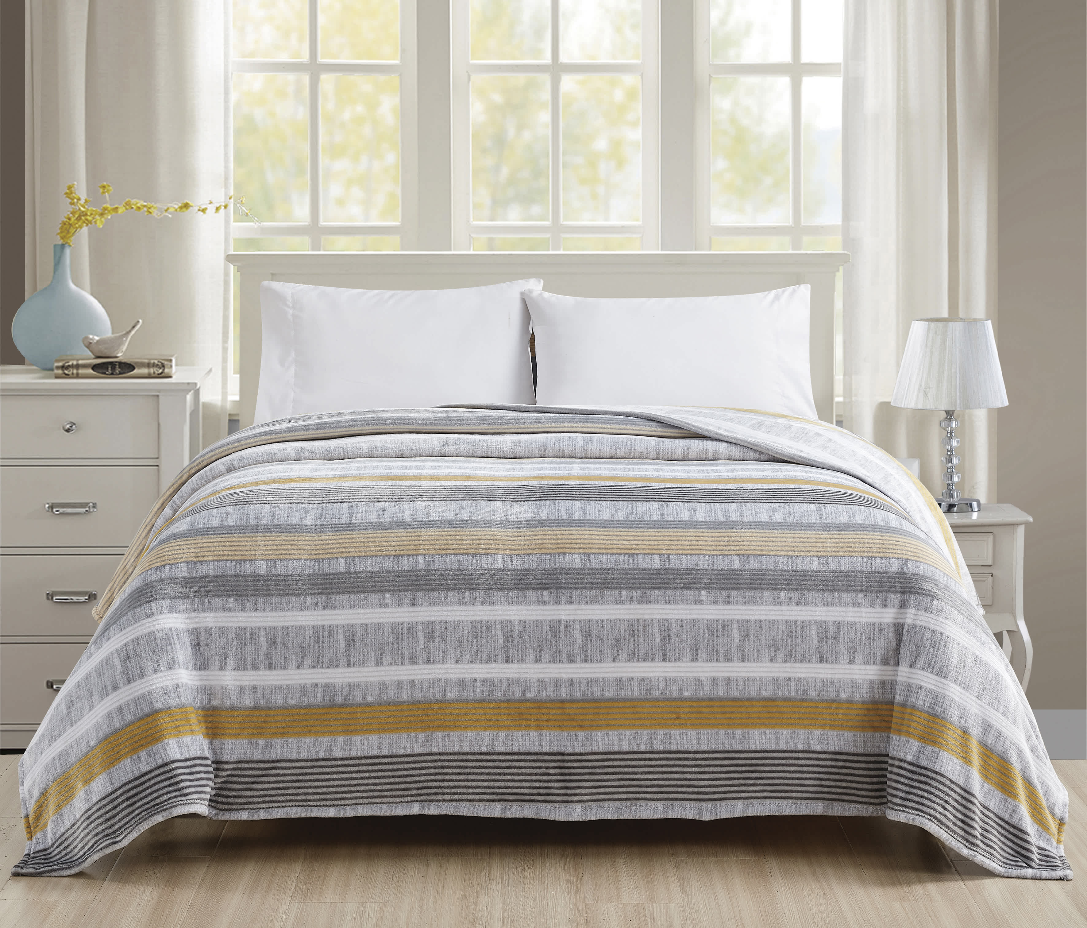 BA PRESALE QUILTED BLANKET main image 0