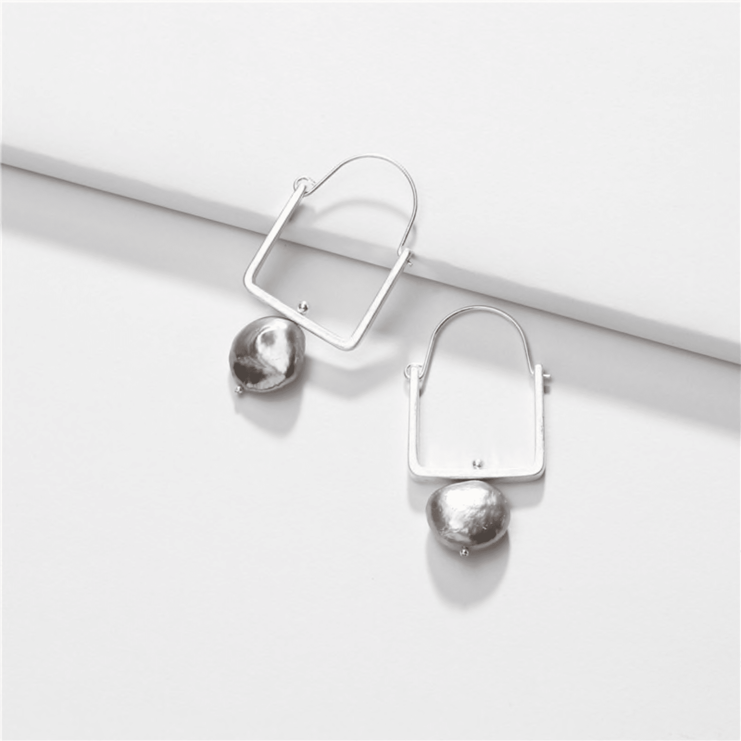 Pearl / Silver-