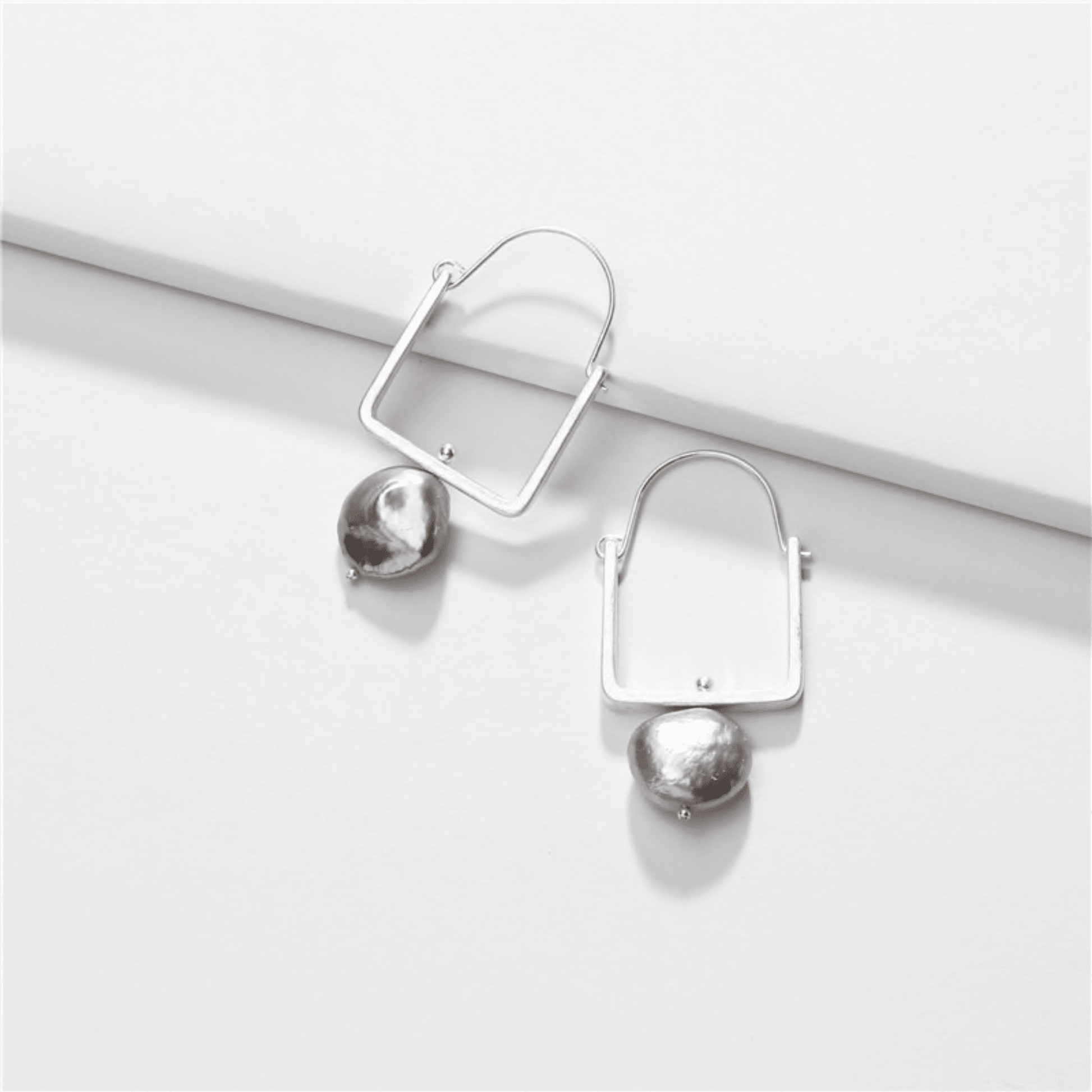 Pearl / Silver-