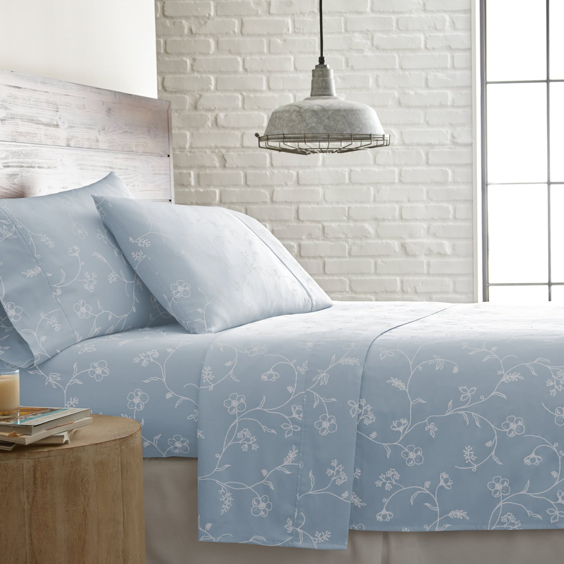 Blue / White-