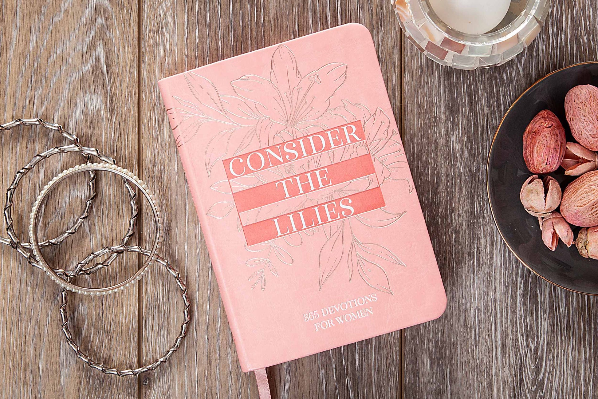 Blush pink/White-